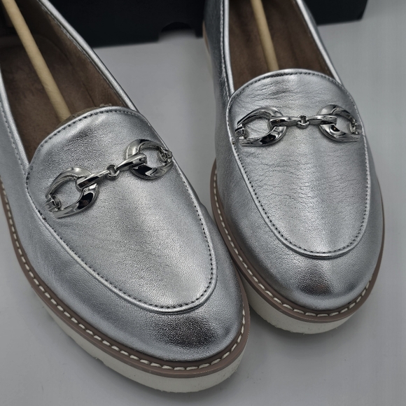 NIB Naturalizer Adiline-Bit Loafers, Silver Leather, Women's 9.5M - Picture 3 of 16